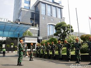 Kantor Kemenkeu Dijaga Pasukan TNI Kantor Kemenkeu Dijaga Pasukan TNI
