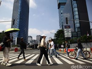 Video: Apakah Cukup Hidup dengan Gaji UMR di Jakarta? Video: Apakah Cukup Hidup dengan Gaji UMR di Jakarta?