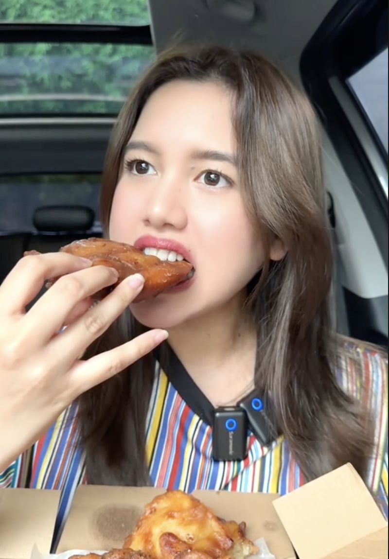 Influencer Ini Cicip Pisang Goreng Pinkan Mambo, Merasa Puas Meski PO Seminggu