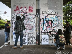 Komunitas Motor Bandung Bersihkan Coretan Vandalisme Pascademo Ricuh