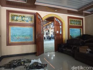 Imbas Kerusuhan di Kota Cirebon, Lukisan 20 Tahun di Gedung DPRD Hancur Imbas Kerusuhan di Kota Cirebon, Lukisan 20 Tahun di Gedung DPRD Hancur