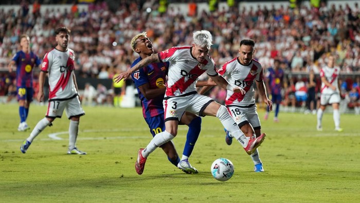 MADRID, SPAIN - AUGUST 31: Pep Chavarria of Rayo Vallecano makes contact with Lamine Yamal of FC Barcelona during the LaLiga EA Sports match between Rayo Vallecano de Madrid and FC Barcelona at Estadio de Vallecas on August 31, 2025 in Madrid, Spain. (Photo by Angel Martinez/Getty Images)