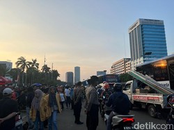 Ada Demo Depan Gedung DPR, Lalin di Jalan Gatsu Arah Slipi Tersendat