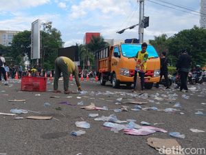 Sampah yang Tertinggal dari Aksi Mahasiswa di Palembang Sampah yang Tertinggal dari Aksi Mahasiswa di Palembang