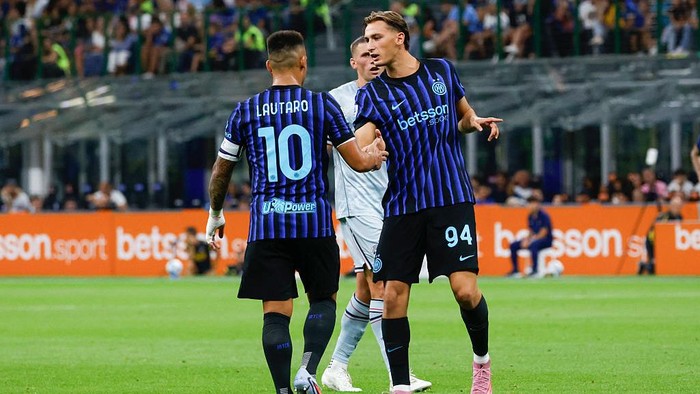 Lautaro Martinez and Pio Esposito play during the Serie A match between FC Internazionale and Udinese at Giuseppe Meazza stadium in Milano, Italy, on August 31, 2025. (Photo by Mairo Cinquetti/NurPhoto via Getty Images)