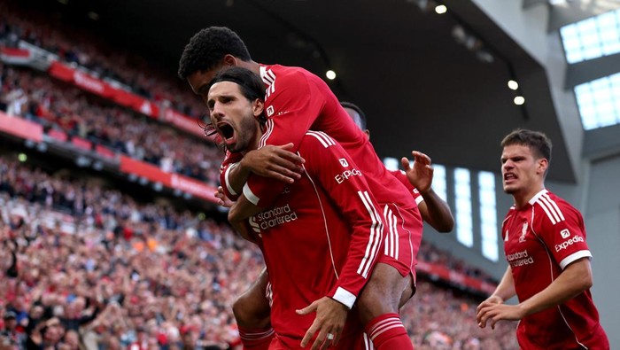 Soccer Football - Premier League - Liverpool v Arsenal - Anfield, Liverpool, Britain - August 31, 2025 Liverpools Dominik Szoboszlai celebrates scoring their first goal REUTERS/Phil Noble EDITORIAL USE ONLY. NO USE WITH UNAUTHORIZED AUDIO, VIDEO, DATA, FIXTURE LISTS, CLUB/LEAGUE LOGOS OR LIVE SERVICES. ONLINE IN-MATCH USE LIMITED TO 120 IMAGES, NO VIDEO EMULATION. NO USE IN BETTING, GAMES OR SINGLE CLUB/LEAGUE/PLAYER PUBLICATIONS. PLEASE CONTACT YOUR ACCOUNT REPRESENTATIVE FOR FURTHER DETAILS..