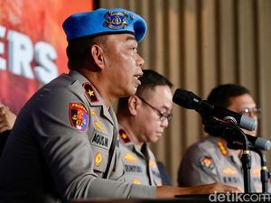 Video Kompol Kosmas-Bripka Rohmat Pelindas Affan Langgar Etik Berat Video Kompol Kosmas-Bripka Rohmat Pelindas Affan Langgar Etik Berat