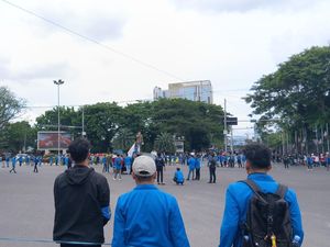 Mahasiswa Mulai Datang ke DPRD Sumsel, Akses Jalan POM IX Ditutup Mahasiswa Mulai Datang ke DPRD Sumsel, Akses Jalan POM IX Ditutup
