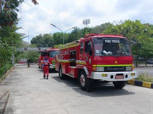 3 Damkar-5 Ambulans Siaga Jelang Aksi 1 September di Palembang 3 Damkar-5 Ambulans Siaga Jelang Aksi 1 September di Palembang