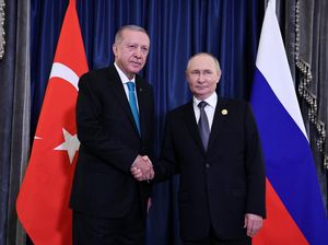 Momen Hangat, Putin-Erdogan Jabat Tangan di KTT SCO Tianjin Momen Hangat, Putin-Erdogan Jabat Tangan di KTT SCO Tianjin