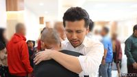 Momen Wagub Emil Temui  Pembakar Ruang Kerjanya di Grahadi
