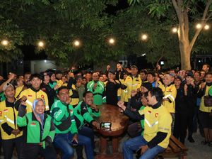 Kapolda Papua Bagikan Tali Asih untuk Komunitas Ojol, Ajak Bersama Jaga Keamanan Kapolda Papua Bagikan Tali Asih untuk Komunitas Ojol, Ajak Bersama Jaga Keamanan