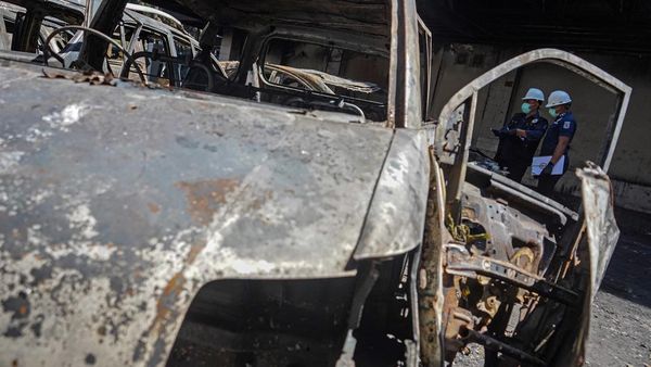 Polisi Olah TKP Kebakaran DPRD Makassar