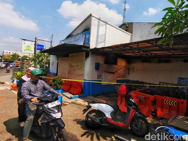 Penampakan Pos Polisi Jati Asih Pascadibakar Massa