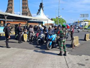 TNI-Polri Terapkan Pemeriksaan Berlapis di Pelabuhan Gilimanuk TNI-Polri Terapkan Pemeriksaan Berlapis di Pelabuhan Gilimanuk