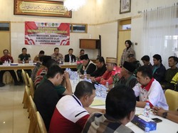 Polisi Gandeng Ojol, Mahasiswa dan Pesilat Jaga Nganjuk Tetap Kondusif Polisi Gandeng Ojol, Mahasiswa dan Pesilat Jaga Nganjuk Tetap Kondusif