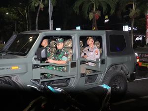 Polisi-TNI Patroli Skala Besar Semalam Pastikan Jakbar Kondusif Polisi-TNI Patroli Skala Besar Semalam Pastikan Jakbar Kondusif