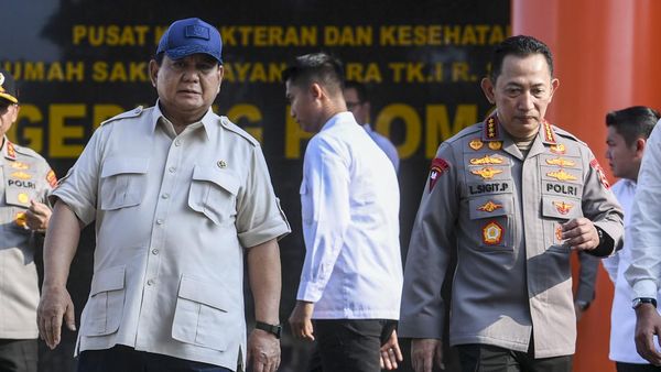 Prabowo Jenguk Polisi Terluka, Janjikan Pangkat Luar Biasa