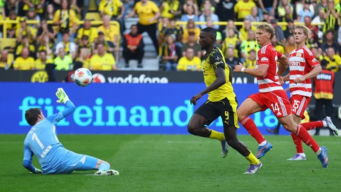 Soccer Football - Bundesliga - Borussia Dortmund v 1. FC Union Berlin - Signal Iduna Park, Dortmund, Germany - August 31, 2025 Borussia Dortmunds Serhou Guirassy scores their second goal REUTERS/Thilo Schmuelgen DFL REGULATIONS PROHIBIT ANY USE OF PHOTOGRAPHS AS IMAGE SEQUENCES AND/OR QUASI-VIDEO.