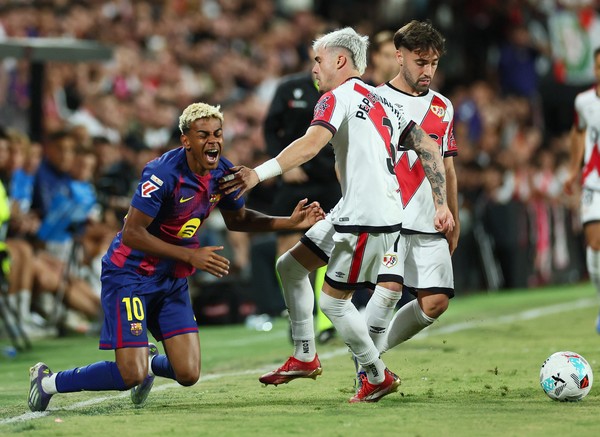 Barcelona Club Miskin, Tidak seperti Real Madrid yang aktif di Bursa Transfer