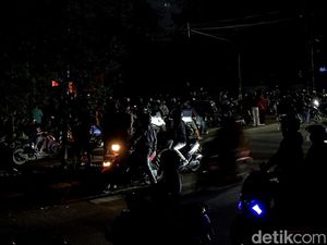 Polisi Pukul Mundur Massa Aksi di Depan Gedung DPRD Jabar