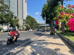 Jalanan Surabaya Pagi Ini Ramai Lancar, Grahadi Masih Dijaga Ketat
