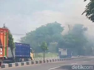 Duh, Asap Pekat Ganggu Pengendara Jalan di Klaten Ternyata Ini Sebabnya Duh, Asap Pekat Ganggu Pengendara Jalan di Klaten Ternyata Ini Sebabnya
