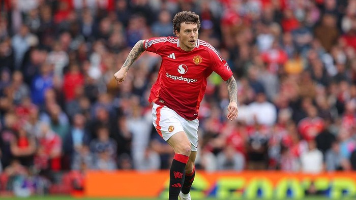 MANCHESTER, ENGLAND - MAY 25: Victor Lindelof of Manchester United during the Premier League match between Manchester United FC and Aston Villa FC at Old Trafford on May 25, 2025 in Manchester, England. (Photo by James Gill - Danehouse/Getty Images)