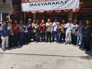Warga Gresik Kompak Jaga Kota dari Aksi Anarkis Warga Gresik Kompak Jaga Kota dari Aksi Anarkis