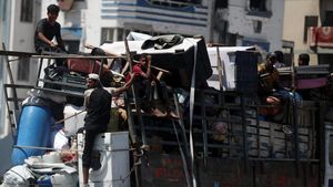Warga Palestina Mengungsi Massal di Tengah Operasi Militer Israel di Gaza