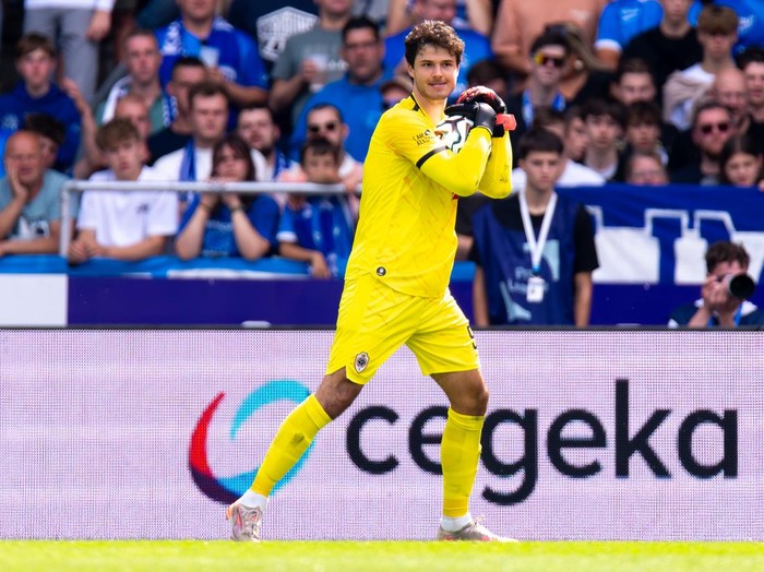 GENK, BELGIUM - AUGUST 3: Senne Lammens of Royal Antwerp FC during the Jupiler Pro League match between KRC Genk and Royal Antwerp FC at Cegeka Arena on August 3, 2025 in Genk, Belgium. (Photo by Joris Verwijst/BSR Agency/Getty Images)