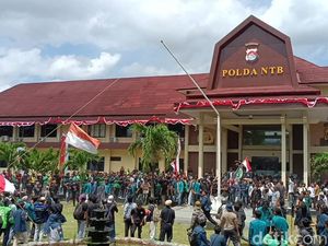 6 Terduga Pelaku Perusakan Mapolda NTB Ditangkap! 6 Terduga Pelaku Perusakan Mapolda NTB Ditangkap!