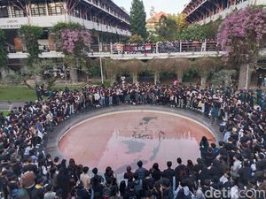 Nyala Lilin dari ITB Jadi Simbol Keprihatinan Kondisi Bangsa Nyala Lilin dari ITB Jadi Simbol Keprihatinan Kondisi Bangsa
