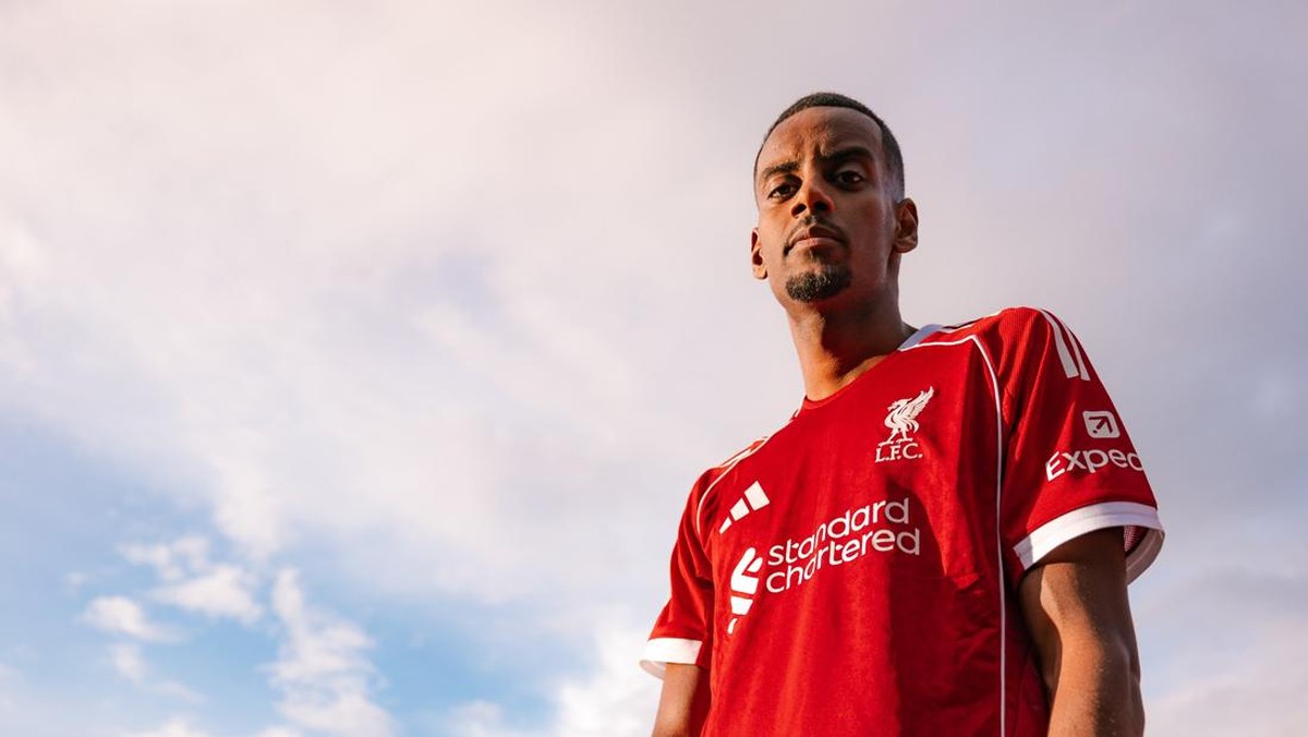 Isak kini resmi berseragam Liverpool. Foto: Liverpool FC