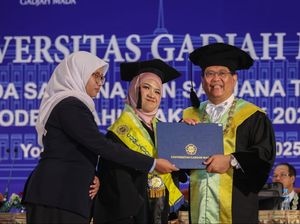 Kisah Anis, Lulusan Cumlaude UGM yang Buktikan Mimpi Tak Kenal Batas Fisik Kisah Anis, Lulusan Cumlaude UGM yang Buktikan Mimpi Tak Kenal Batas Fisik