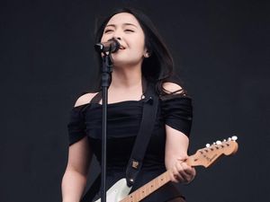 Album Baru Bernadya Bakalan Beda, Ubah Imej Hitam-hitam Album Baru Bernadya Bakalan Beda, Ubah Imej Hitam-hitam