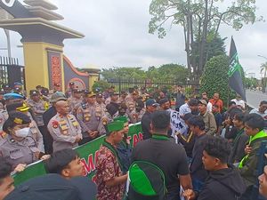 Ditemui Wakapolda, Demo Massa HMI di Polda Riau Berlangsung Damai