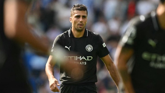 Manchester Citys Spanish midfielder #16 Rodri looks on during the English Premier League football match between Brighton and Hove Albion and Manchester City at the American Express Community Stadium in Brighton, southern England on August 31, 2025. (Photo by JUSTIN TALLIS / AFP) / RESTRICTED TO EDITORIAL USE. No use with unauthorized audio, video, data, fixture lists, club/league logos or live services. Online in-match use limited to 120 images. An additional 40 images may be used in extra time. No video emulation. Social media in-match use limited to 120 images. An additional 40 images may be used in extra time. No use in betting publications, games or single club/league/player publications. /