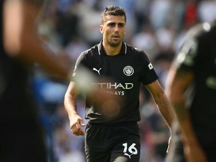 Manchester City's Spanish midfielder #16 Rodri looks on during the English Premier League football match between Brighton and Hove Albion and Manchester City at the American Express Community Stadium in Brighton, southern England on August 31, 2025. (Photo by JUSTIN TALLIS / AFP) / RESTRICTED TO EDITORIAL USE. No use with unauthorized audio, video, data, fixture lists, club/league logos or 'live' services. Online in-match use limited to 120 images. An additional 40 images may be used in extra time. No video emulation. Social media in-match use limited to 120 images. An additional 40 images may be used in extra time. No use in betting publications, games or single club/league/player publications. /