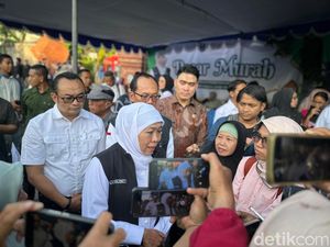 Khofifah Sedih Ungkap Rencana Perbaikan Grahadi yang Hangus Terbakar