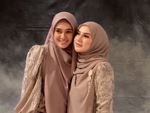 7 Gaya Kembar Irish Bella & Dhini Aminarti Jadi Bridesmaid Clara Shinta 7 Gaya Kembar Irish Bella & Dhini Aminarti Jadi Bridesmaid Clara Shinta