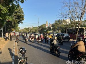Demo Bubar, Lalin di Jalan Urip Sumoharjo Depan Kantor Gubernur Sulsel Lancar