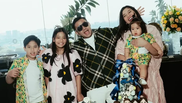 Kabar Terkini Artis dari InsertLive : Momen Hangat Ulang Tahun Anak Judika dan Duma Riris, Dirayakan Sederhana Tapi Penuh Makna