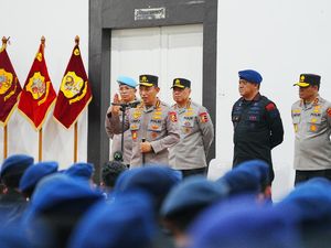 Kapolri Kunjungi Mako Brimob Kwitang, Apresiasi Jajaran Siaga Saat Kericuhan Kapolri Kunjungi Mako Brimob Kwitang, Apresiasi Jajaran Siaga Saat Kericuhan