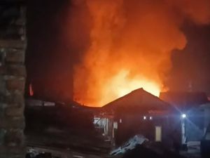 Video: 4 Bangunan di Cimahi Kebakaran, Asap Membubung Tinggi