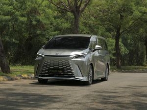 Lexus Kuasai Pasar Mobil Hybrid Mewah di RI, Segini Penjualannya