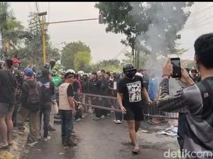 Polisi Buru Pelaku Penjarahan Saat Demo Ricuh di DPRD Kota Madiun Polisi Buru Pelaku Penjarahan Saat Demo Ricuh di DPRD Kota Madiun