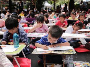 Family time level up! Anak happy, orang tua bangga, semua kompak kasih warna di momen ini