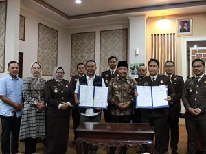 Pemkab Probolinggo Alihkan Aset Tanah dan Bangunan ke Kejari Probolinggo Pemkab Probolinggo Alihkan Aset Tanah dan Bangunan ke Kejari Probolinggo