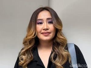 Pinkan Mambo Curhat Pendapatan Bisnis Usai TikTok Matikan Fitur Live Pinkan Mambo Curhat Pendapatan Bisnis Usai TikTok Matikan Fitur Live